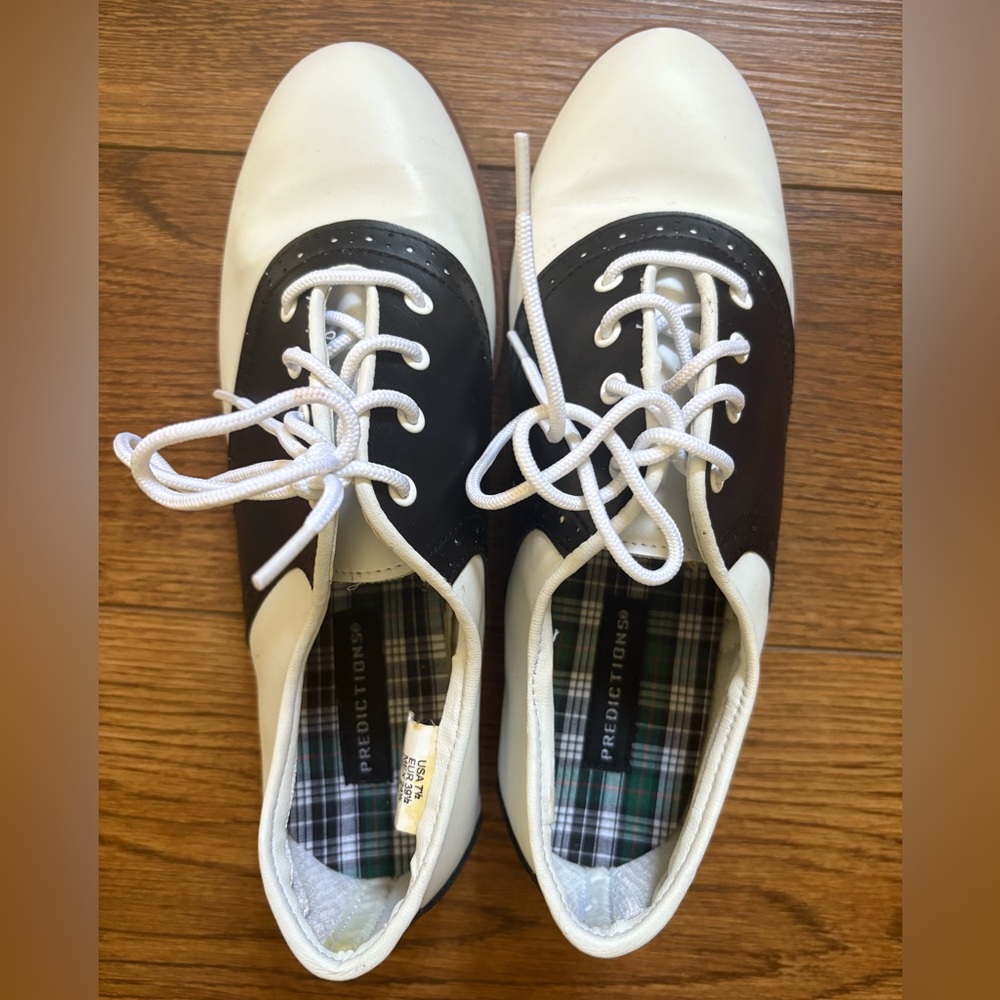 Predictions Women’s Classic Black and White Saddle Lace-Up Shoes Size 7.5